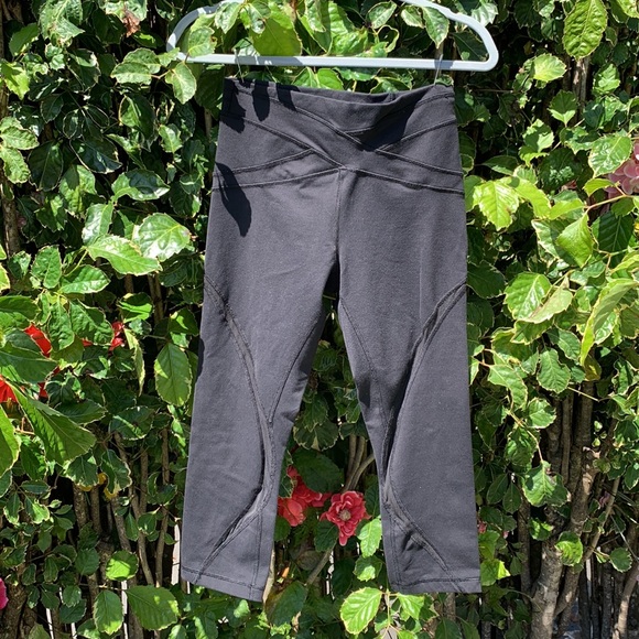 Lululemon Crop Legging - Picture 2 of 5